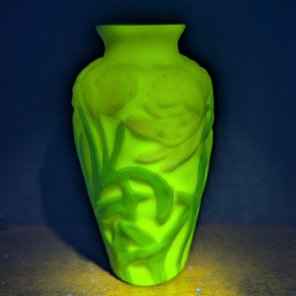 VTG Phoenix Consolidated Poppy Vase 6" Custard Satin Glass Manganese Glow UV